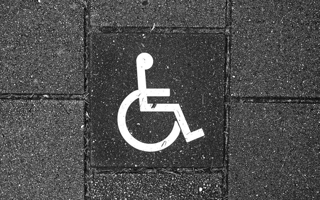 Wózki inwalidzkie z refundacją NFZ – komu przysługuje refundacja?